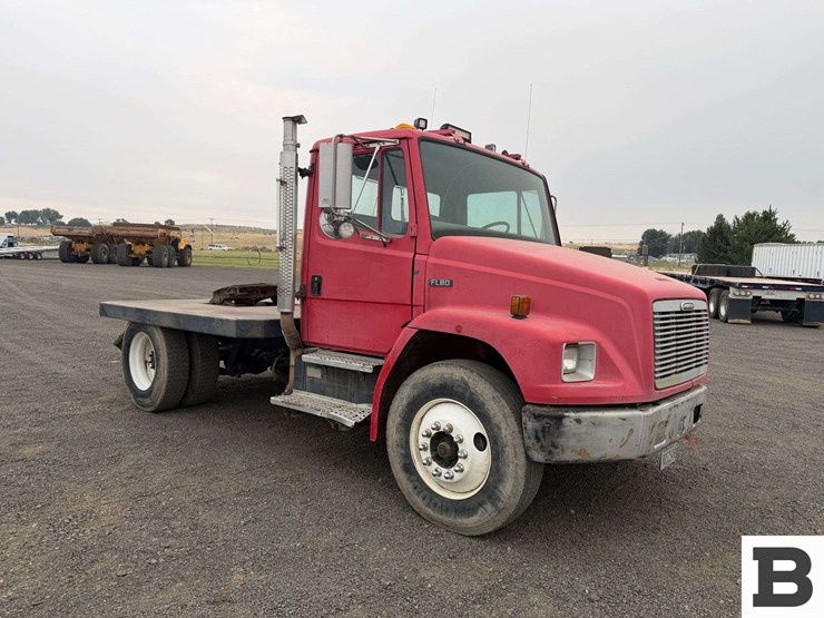 1999-freightliner-fl80-image-5