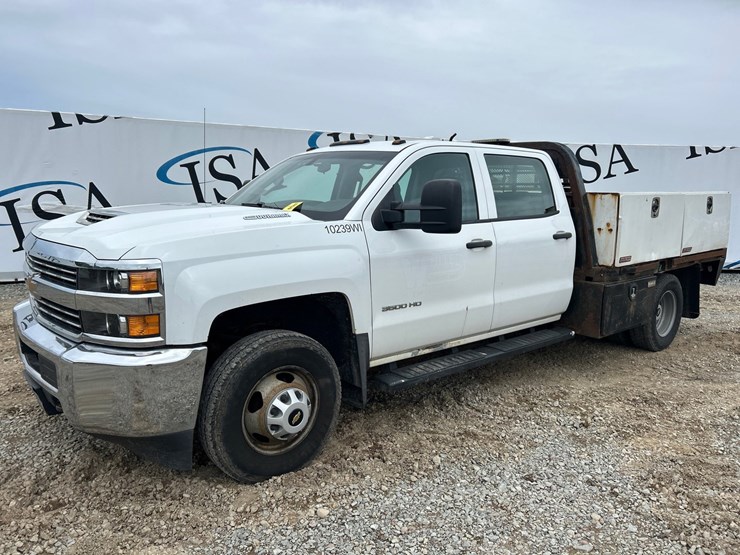 2015-chevrolet-3500-image-1