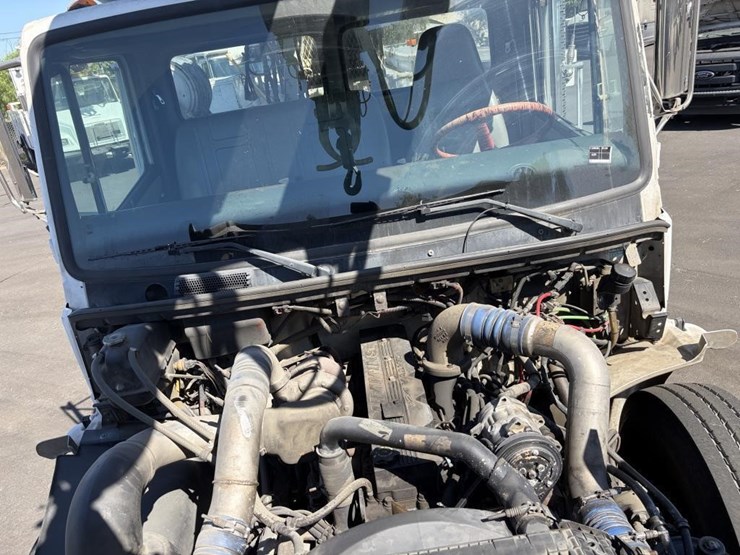 2000-freightliner-fl80-service-utility-truck-image-9