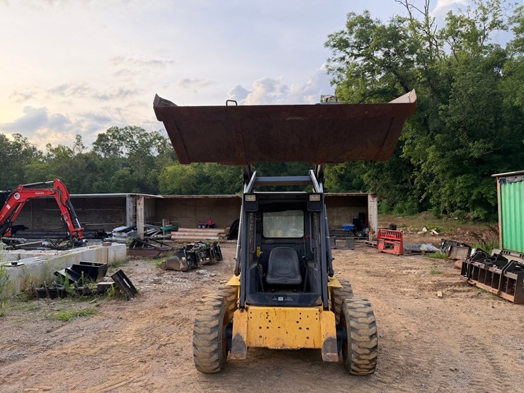 #4069-•-new-holland-ls180-wheeled-skid-steer-image-62
