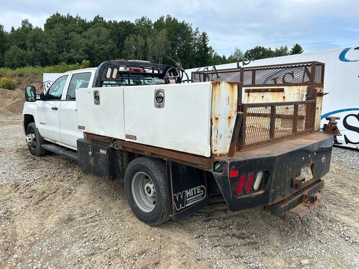 2015-chevrolet-3500-image-3