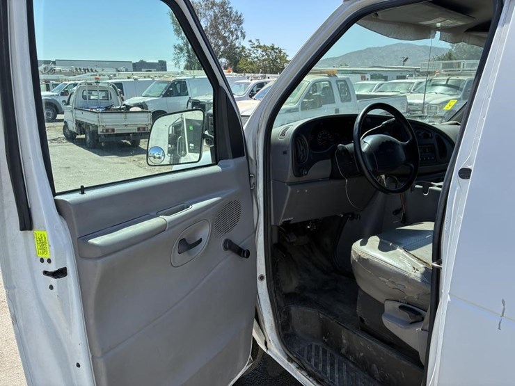 2001-ford-e350-image-15