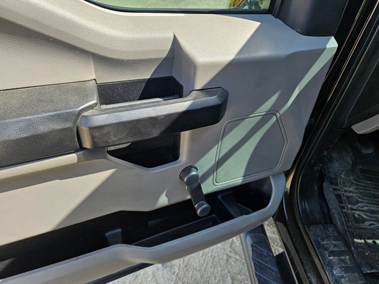 2021-ford-f350-image-25