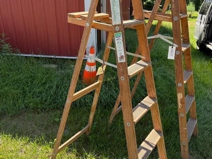 6'-wood-ladder-image-1