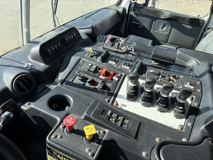 2011-autocar-xpediator-high-rise-dump-bed-truck-image-19
