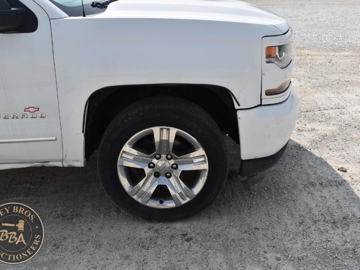 2017-chevrolet-silverado-1500-image-25