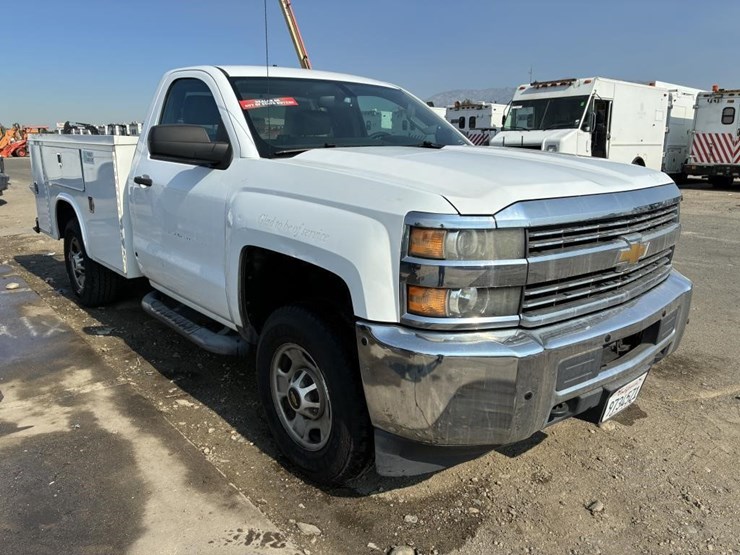 2015-chevrolet-2500-image-2