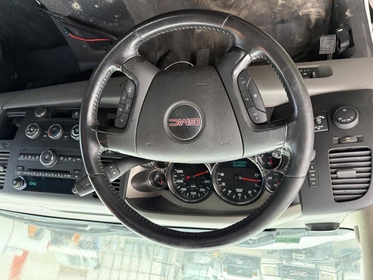 2012-gmc-sierra-pickup-truck-image-14