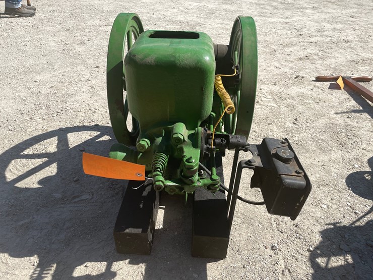 #2115-•-1-1/2-hp-john-deere-model-e-gas-engine-image-6