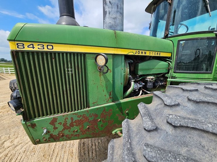 john-deere-8430-image-11