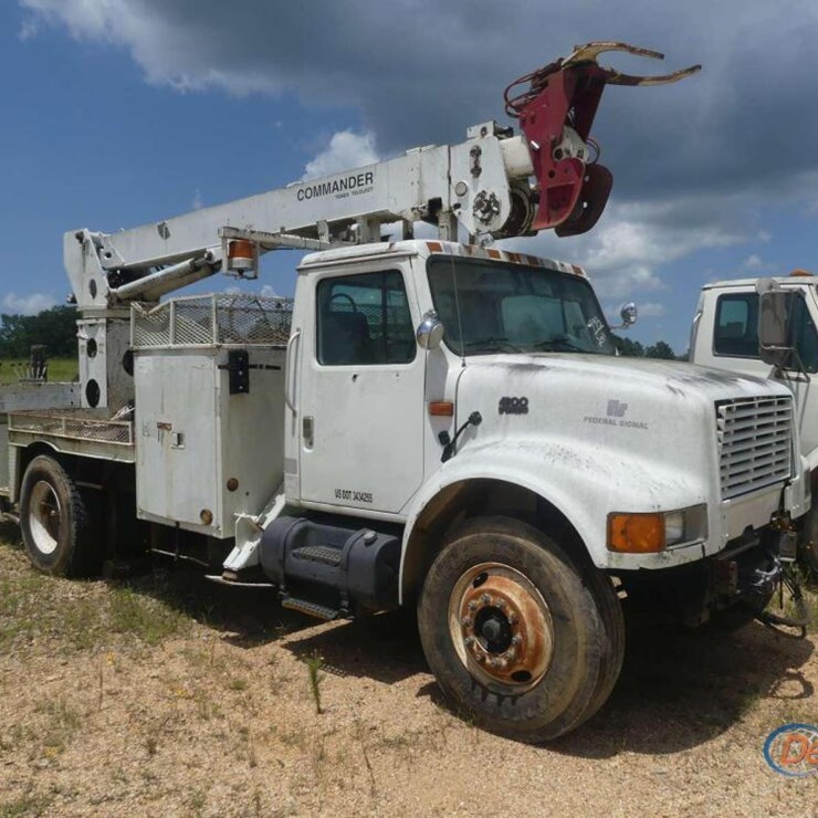 2001 INTERNATIONAL 4900