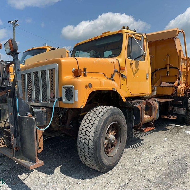 2002 INTERNATIONAL 2574