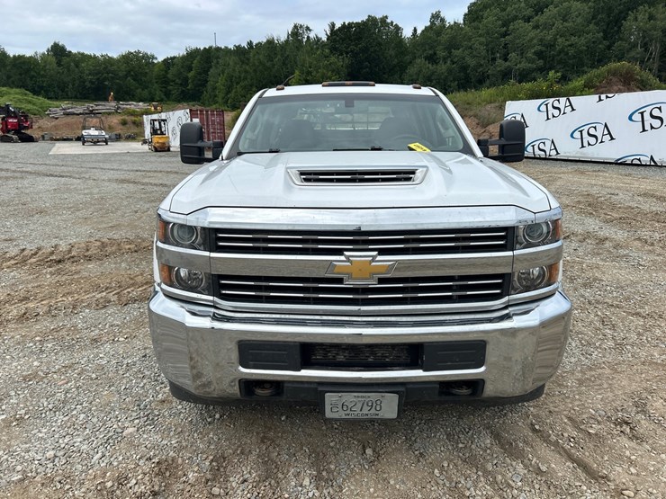 2015-chevrolet-3500-image-8