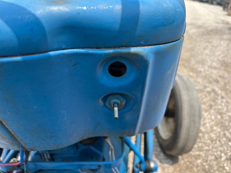 ford-2810-image-24