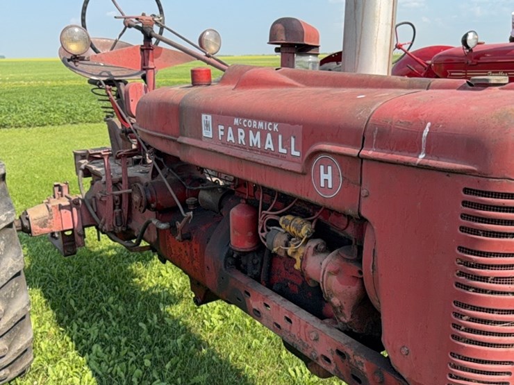 ihc-h-tractor,-narrow-front-image-28