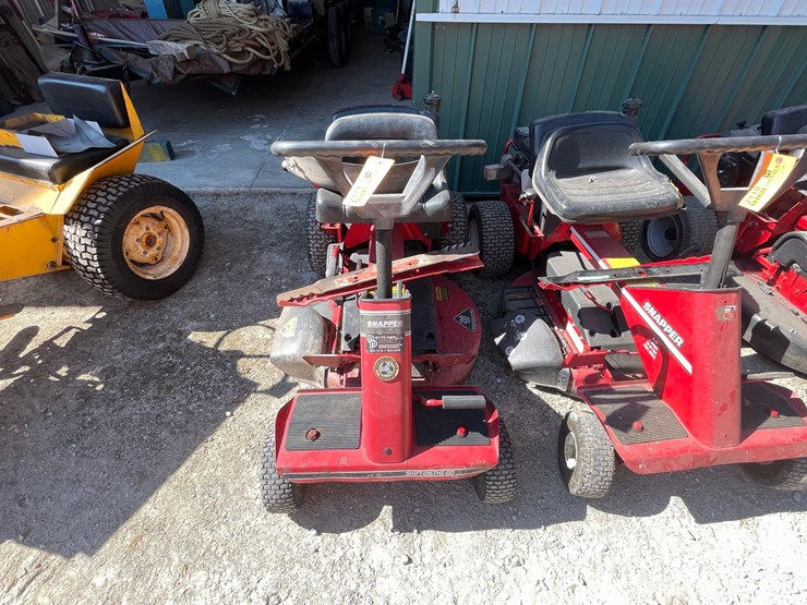 #2110-•-snapper-28"-rear-engine-lawn-mower-image-16