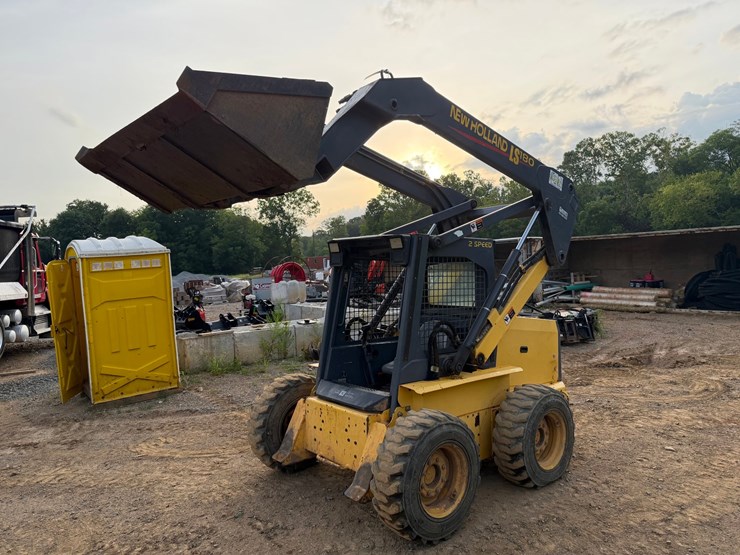 #4069-•-new-holland-ls180-wheeled-skid-steer-image-60