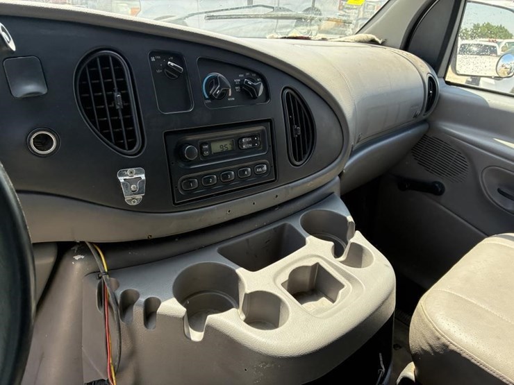 2001-ford-e350-image-19