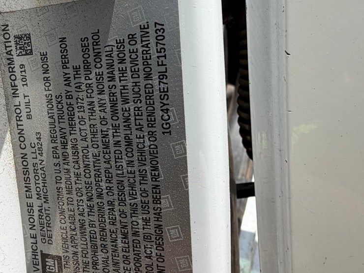 2020-chevrolet-3500hd-image-15