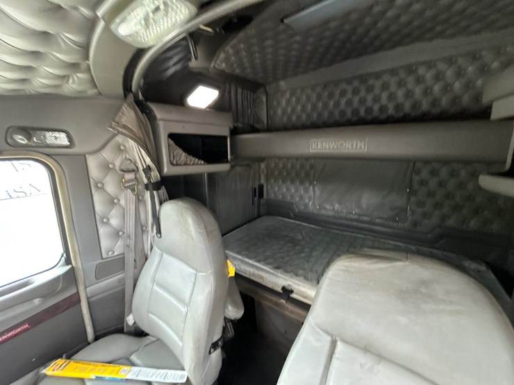 2017-kenworth-t660-image-61