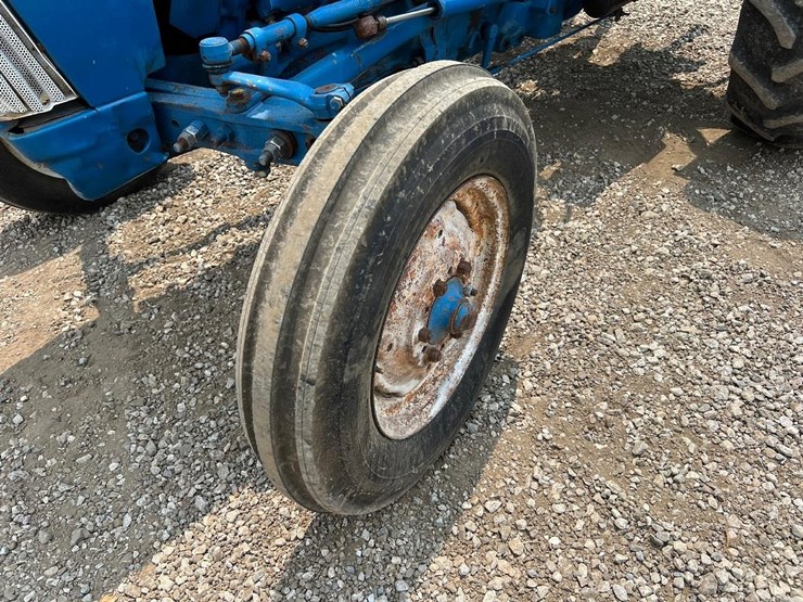 ford-2810-image-10