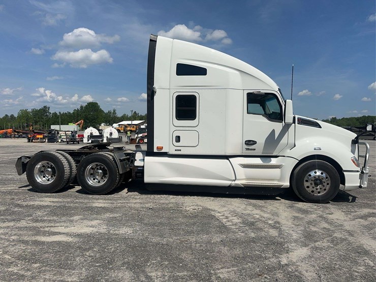 2022-kenworth-t680-image-4