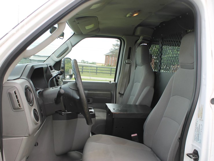 2010-ford-e250-image-6