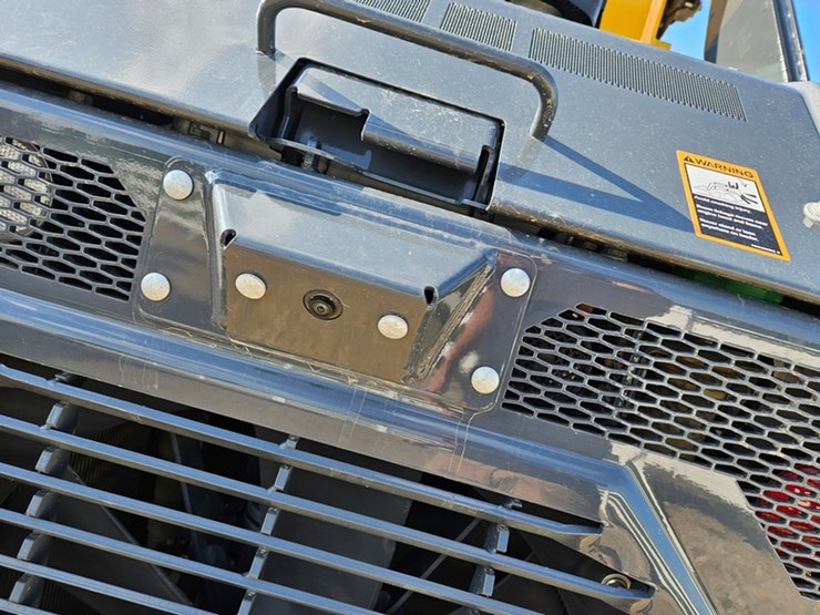 2025-john-deere-335-image-22