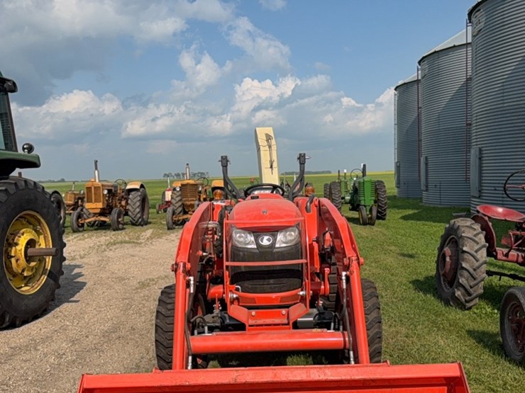l-4600-kubota-mfd-tractor-with-loader,-237-hours-image-13