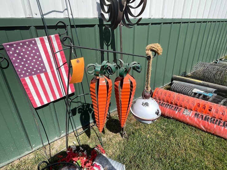 #2151-•-various-metal-yard-decorations-image-3
