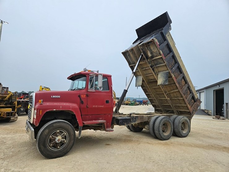 1995-ford-l8000-image-12