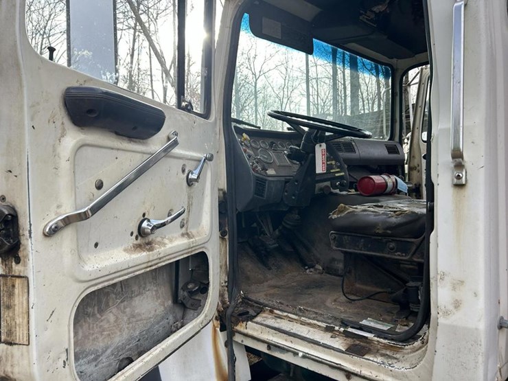 1989-ford-l9000-image-74
