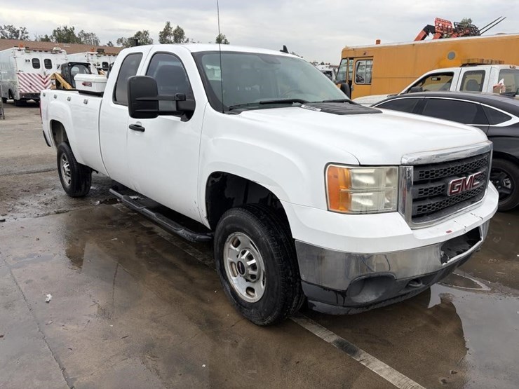 2012-gmc-sierra-pickup-truck-image-2