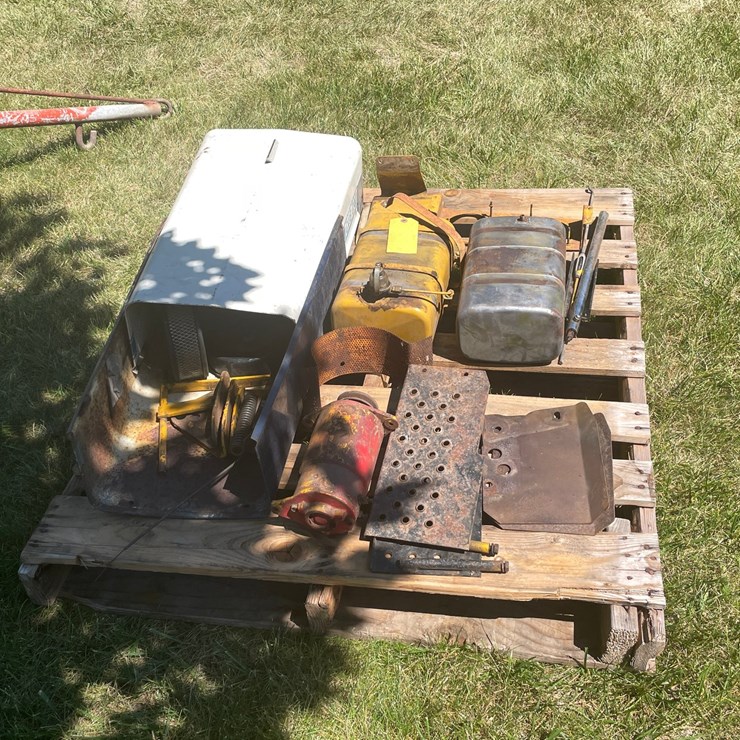 #2184 • Pallet of Cub Cadet Lawn Tractor Parts