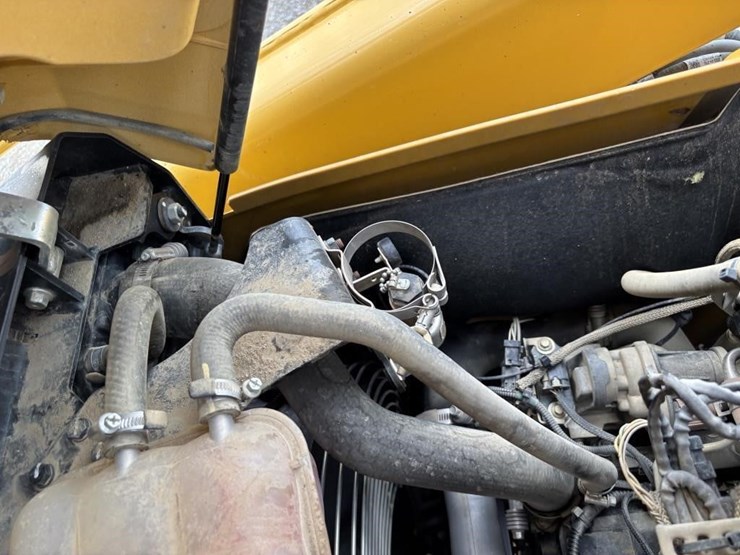 2022-caterpillar-430-image-50