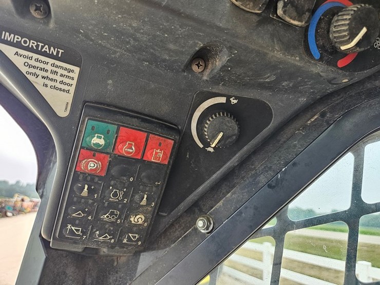 deere-328e-image-32
