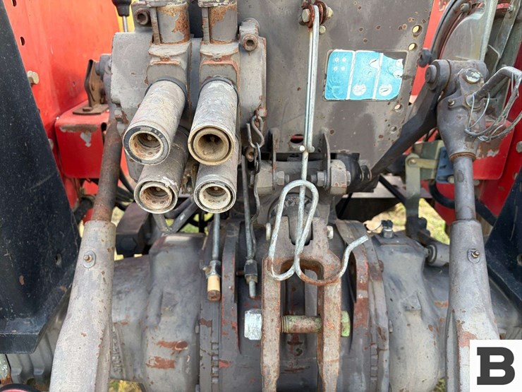 massey-ferguson-383-image-12