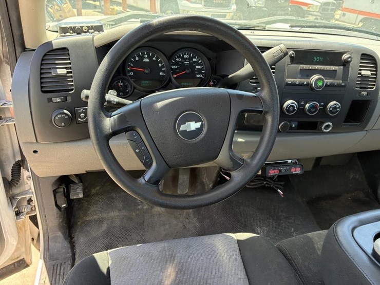 2009-chevrolet-silverado-pickup-truck-image-12