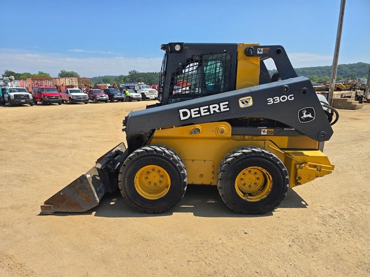 deere-330g-image-2
