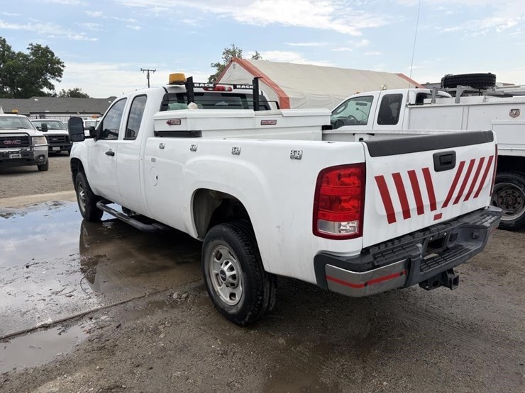 2012-gmc-sierra-pickup-truck-image-4