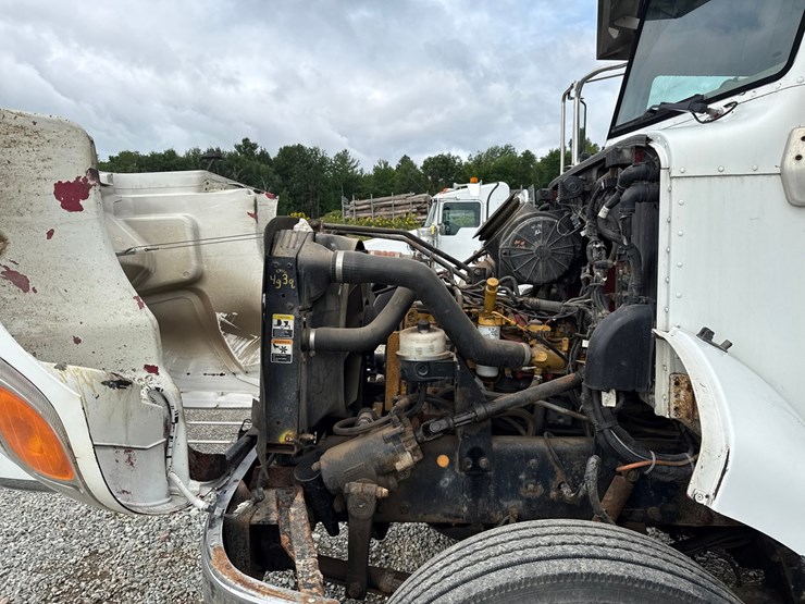 2007-peterbilt-335-image-8