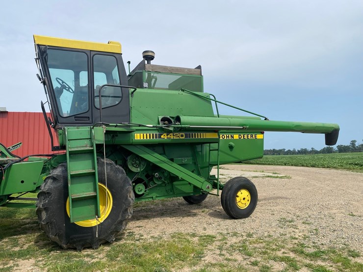 john-deere-4420-combine-image-2