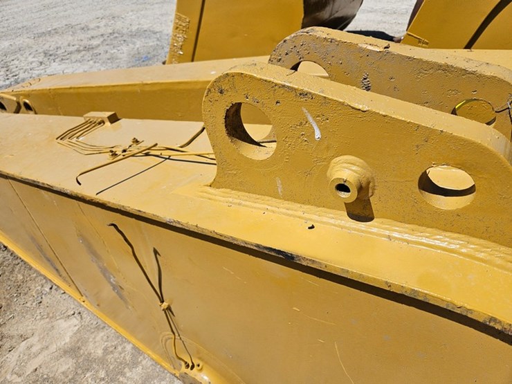 caterpillar-15-image-12