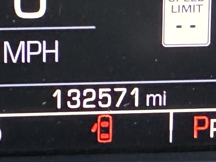 2018-chevrolet-suburban-image-21