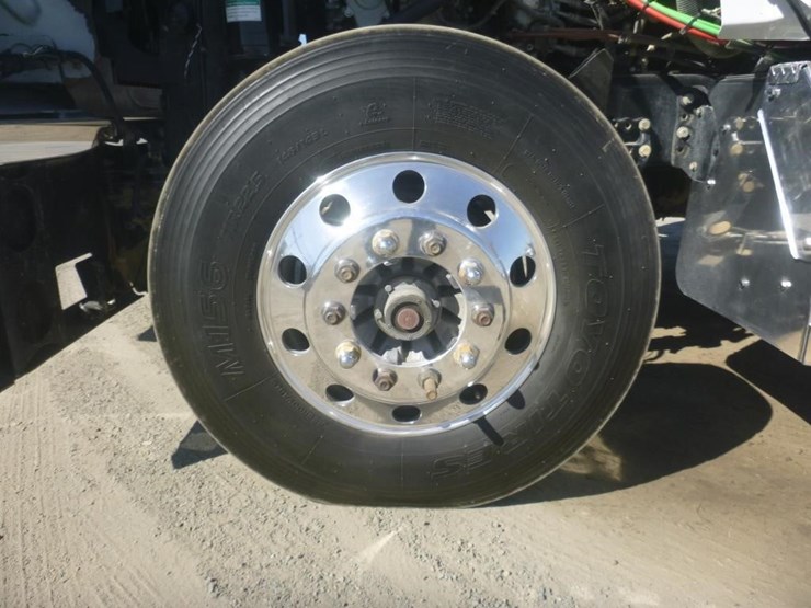 2020-western-star-4900sf-image-22
