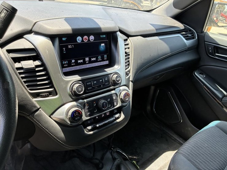 2019-chevrolet-tahoe-image-18