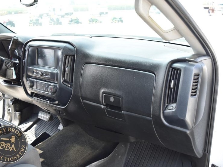 2017-chevrolet-silverado-1500-image-30
