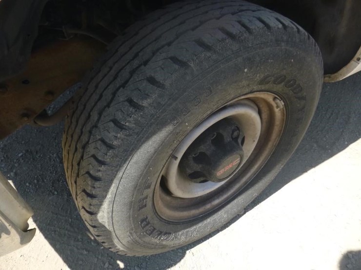 1995-gmc-2500-image-11