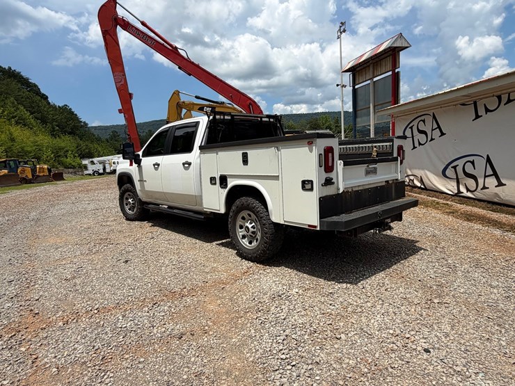 2020-chevrolet-3500hd-image-3