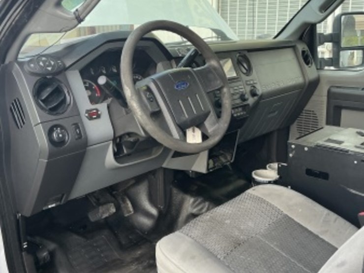 2015-ford-f550-image-27